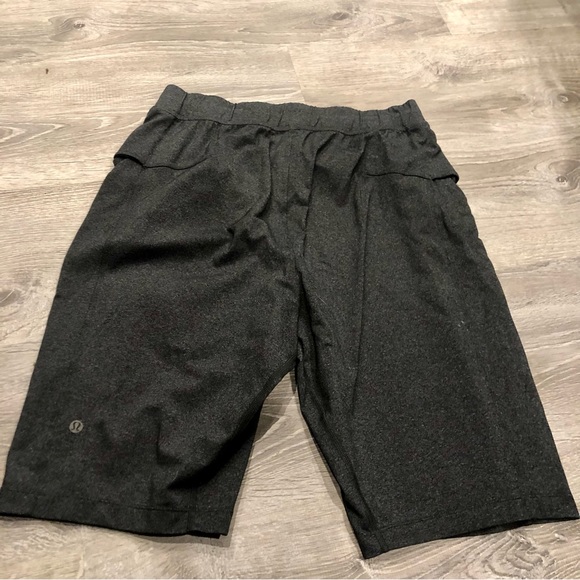 Lululemon men’s gray jersey knit workout short, unlined. Medium - Picture 2 of 3